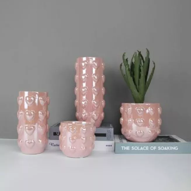 Qu'est-ce qui fait des vases décoratifs en céramique un choix intemporel pour la décoration intérieure ?