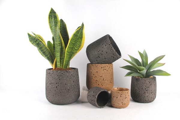 BYF Arts & Crafts Comment combine-t-il l'artisanat de l'argile avec un design moderne pour créer ses nouveaux pots de fleurs classiques en grès ?