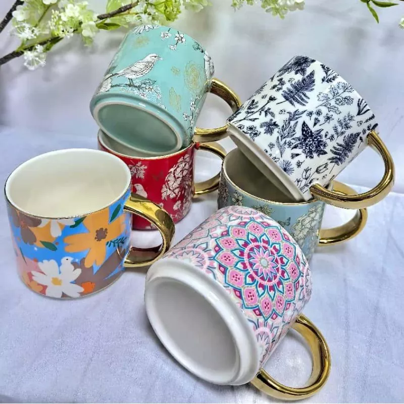 Tasse en céramique avec poignée en or galvanisé Tasse en céramique avec poignée en or galvanisé