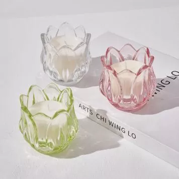 Bougie en verre colorée en forme de tulipe