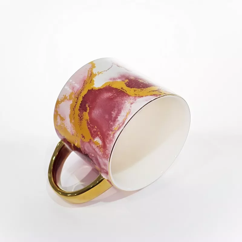 Tasse en céramique à motif de marbre élégant