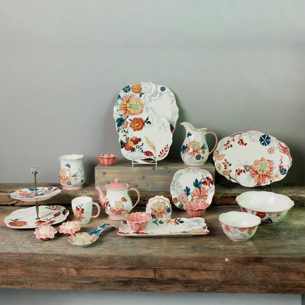 Ensemble de vaisselle en céramique de jardin