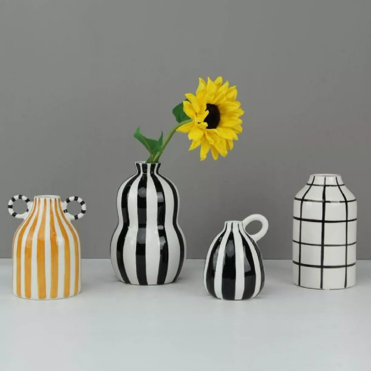 Vase en céramique ligne géométrique