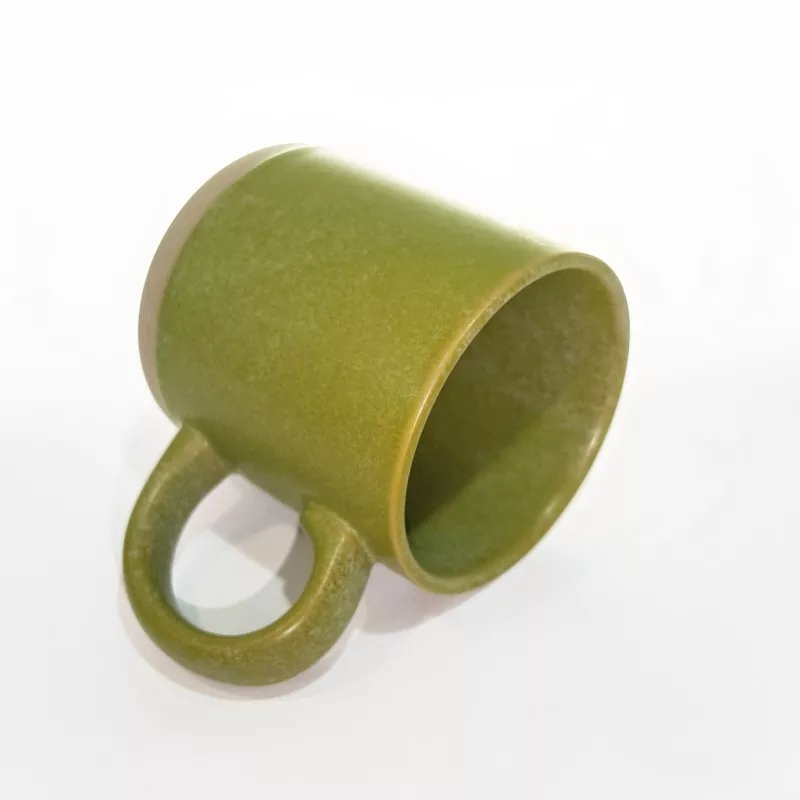 Tasse verte de voyage en céramique moderne et simple