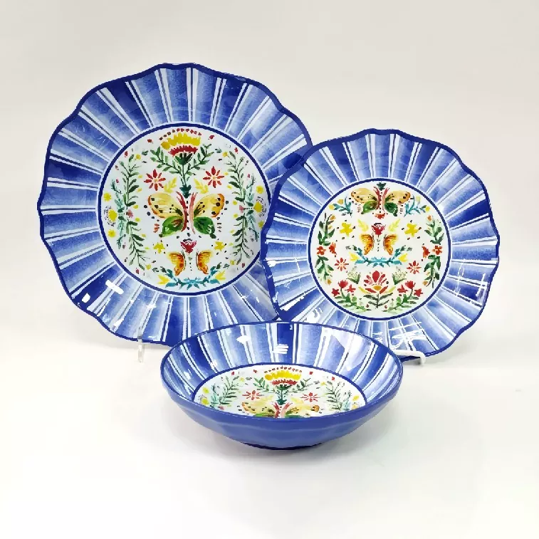 Vaisselle vintage florale au micro-ondes